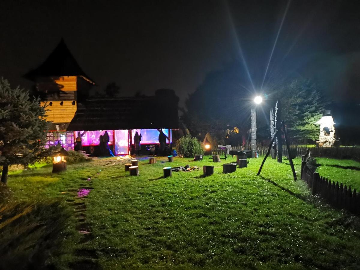 Grod Pedzikow Hotel Chęciny Buitenkant foto
